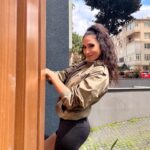 Bengi İdil Uras Instagram - Ben bahar gelmiş gibi davranacağım (3 derece)
