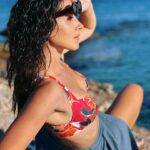 Bengi İdil Uras Instagram – Bizim de tatil fotoğrafımız olmasın mı ? 
Eteğim Datça’nın en tatlı markası @doadatca 🫠 
Fotoğraf hayatımın en tatlısı @timustagram 😁♥️ 

#reklam