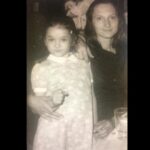 Bennu Yıldırımlar Instagram - Emilia abla ile ... 70’ler 🎈🎈🎈 #tbt