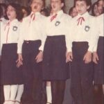 Bennu Yıldırımlar Instagram - #23nisanulusalegemenlikveçocukbayramı kutlu olsun🇹🇷🇹🇷🇹🇷 #tbt ... 5. sınıftayım bu fotoğrafta🥰 arkadaşlarım Didem , Kaan ve Işık, fotoğrafta seçilenler... Hala görüşmeye devam bizde🥰 güzelliklerimiz olan anılarımız. Hiç bitmeyen coşkularımız gibi 🙋🏻‍♀️🦋🦋🦋🙋🏻‍♀️