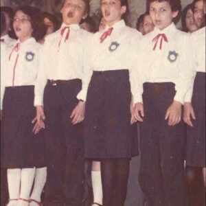 Bennu Yıldırımlar Instagram - #23nisanulusalegemenlikveçocukbayramı kutlu olsun🇹🇷🇹🇷🇹🇷 #tbt ... 5. sınıftayım bu fotoğrafta🥰 arkadaşlarım Didem , Kaan ve Işık, fotoğrafta seçilenler... Hala görüşmeye devam bizde🥰 güzelliklerimiz olan anılarımız. Hiç bitmeyen coşkularımız gibi 🙋🏻‍♀️🦋🦋🦋🙋🏻‍♀️