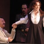 Bennu Yıldırımlar Instagram - 2006 sezonundan... Üç Kızkardeş... @yigitsertdemir #boraseçkin @sehirtiyatrolari #üçkızkardeş #tbt🎭