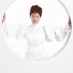 Bennu Yıldırımlar Instagram – Birine can birine umut birine yaşam olmak!… Var mı daha büyük bir haz ve gerçek yaşama armağan edebileceğimiz yaşarken yaşatmaktan başka… Yılın projesi geliyor ülkemizde ve uluslararası alanda yabancı dillerde ses olacak olan @iyiniyetdernegi “Kadınlar Omuz Omuza” Sosyal Sorumluluk proje lansmanı Zorlu  Psm @zorlu_psm milyonların sesi rol modeli olan birbirinden kıymetli ünlü Star Kadınlarımızın eşsiz desteği ile yaşamlara umut , yol ve can olmaya geliyor… Ve bu projeyle binlerce kadın yeniden istihdam edilirken yaşamak için bir nedene sahip olabilecekler ve o kadınlardan BİRİ DE SENSİN “Kadınlar Omuz Omuza” projesi Türkiye’yi gezerken milyonlarca kadının yaşamına dokunmaya devam edecek… 4 Mart’ta buluşuyoruz…
@tanjubabacan  @iyiniyetdernegi @memorialsaglik @ugurgenc61 @cengizdikbas @zuhalceranyapimorganizasyon yaseminkts @selda.yalmancan @bircansilan @selencao 
#iyiniyetderneği 
#kadinlaromuzomuza 
#memorialsaglikgrubu 
#sosyalsorumlulukprojesi 
#8martdünyakadınlargünü 
#dünyakadınlargünü
