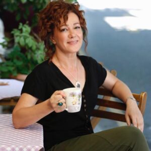 Bennu Yıldırımlar Instagram - @milliyet_sanat dergisinin Ağustos sayısında , sevgili @asumaro ile söyleştik💜💜💜

Milliyet Sanat Ağustos sayısı @milliyet_sanat 
Röportaj: @asumaro 
Fotoğraf: @eceo 
@tumayozokurofficial
