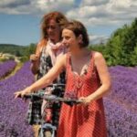 Bennu Yıldırımlar Instagram - Fransa. #tbt leri💜💜💜 güzel günleri beklerken biraz içimiz açılsın 🙋🏻‍♀️ #iztv @eylemyildiz 🦋🦋🦋