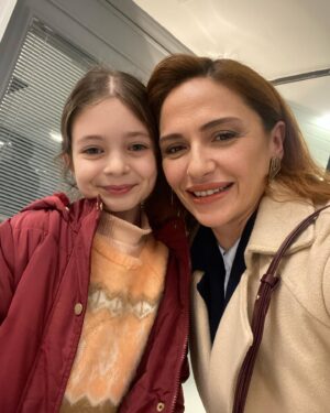 Beren Gençalp Instagram - ECE……..
Ben ECE karakterini çok severek oynadım.Yine çok şey öğrendim ve birçok anı biriktirdim🥰Başta yapım şirketimiz @mfyapimtv ‘ye, canım yönetmenim VOLKAN KESKİN hocama,çok değerli oyuncu büyüklerime,tüm set ekibindeki ablalarım ve abilerime, bizi severek izleyen herkese, oyuncu koçlarım ve pedagoguma çok ama çok teşekkür ederim🥰♥️🥰 Sizleri çok seviyorum♥️♥️♥️ 

@evlilikhkhersey @mfyapimtv @foxturkiye @izmirguzeliajans @istanbulcocukajansi
