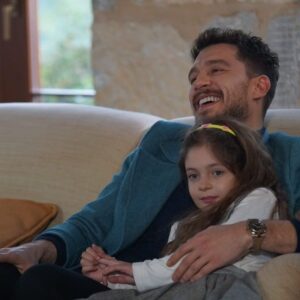 Beren Gençalp Instagram - Sefirin Kızı sahne arası🥰🎬 #tb @urazka💙