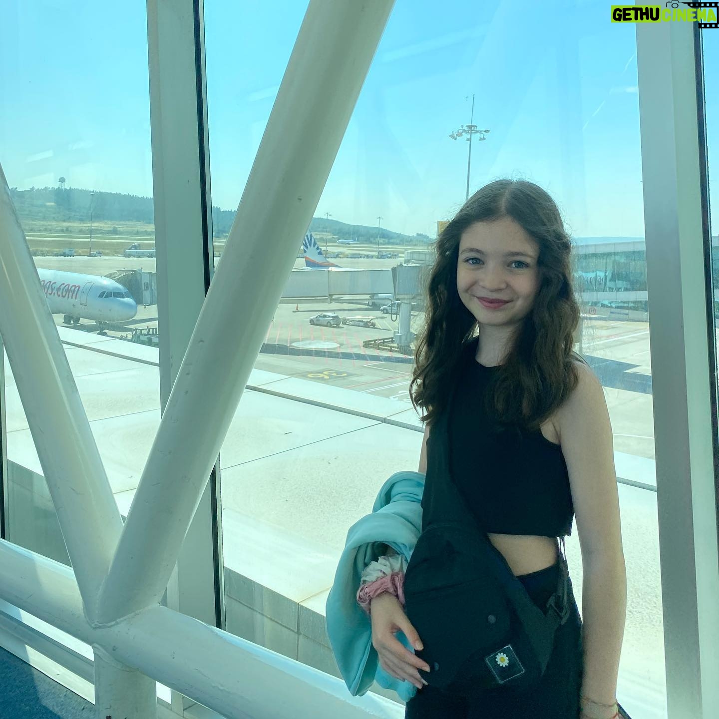 Beren Gençalp Instagram - Road to İstanbul ✈️✈️✈️