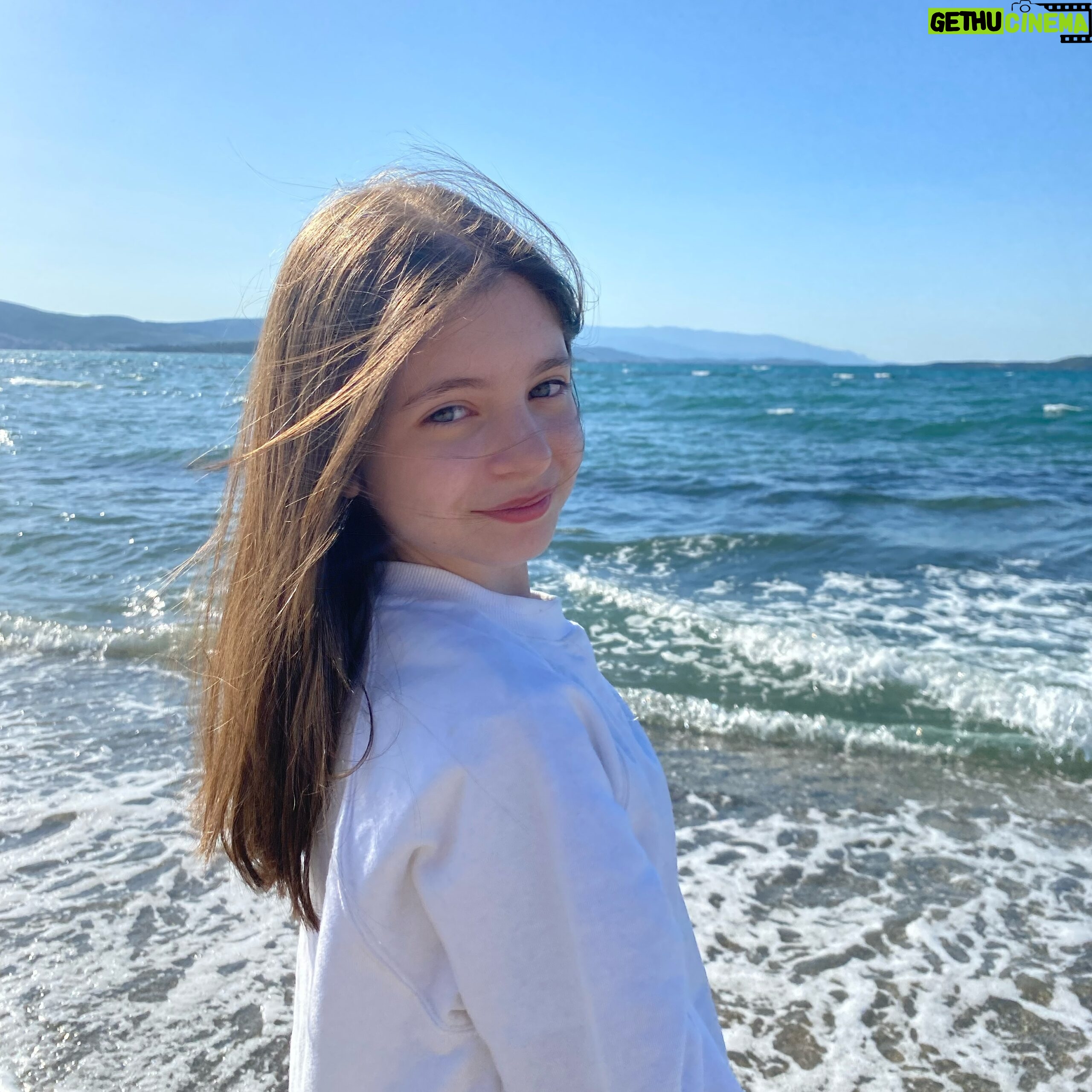 Beren Gençalp Instagram - Hepinize tatlı mutlu huzurlu bayramlar diliyorum ❤️❤️❤️❤️