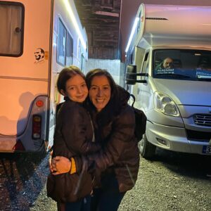 Beren Gençalp Instagram - Hoşçakal GECE♥️ 
Belki kısa ama bana çok şey öğreten çok güzel bir yolculuktu☺️ Herkese çok ama çok teşekkür ederim♥️ 

MİSAFİR son kez final bölümüyle bu akşam Fox tv de 🎬

#berengençalp #gece #misafirdizi #hazalkaya #buğragülsoy #selenöztürk #set #setfotoğrafları #final #medyapım #foxtvturkiye @misafirdizi  @misafirdizi.foxtv @medyapimresmi @foxturkiye