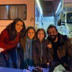 Beren Gençalp Instagram – Hoşçakal GECE♥️ 
Belki kısa ama bana çok şey öğreten çok güzel bir yolculuktu☺️ Herkese çok ama çok teşekkür ederim♥️ 

MİSAFİR son kez final bölümüyle bu akşam Fox tv de 🎬

#berengençalp #gece #misafirdizi #hazalkaya #buğragülsoy #selenöztürk #set #setfotoğrafları #final #medyapım #foxtvturkiye @misafirdizi  @misafirdizi.foxtv @medyapimresmi @foxturkiye