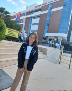 Beren Gençalp Instagram - Herkese iyi haftalar diliyorum🥰🥰🥰