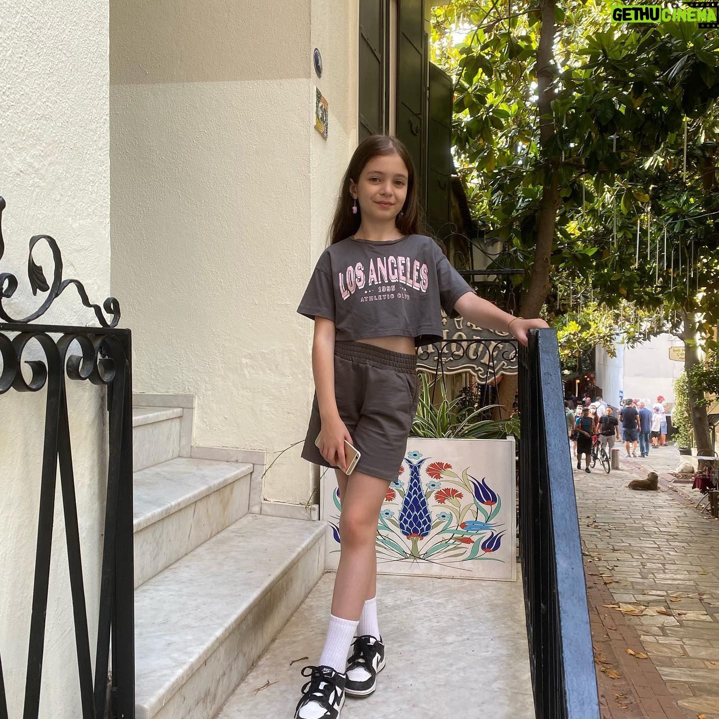 Beren Gençalp Instagram - Herkese iyi haftalar diliyorum🥰❤️🥰