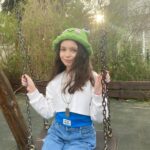 Beren Gençalp Instagram - Herkese iyi haftalar diliyorum❤️ #berengençalp #salıncak #izmir #sahilevleri #baharmevsimi #park #güneş #bahar #spor #sporgiyim #melek #gece #ece #sefirinkızı #misafir #evlilikhakkındaherşey #çokkalp
