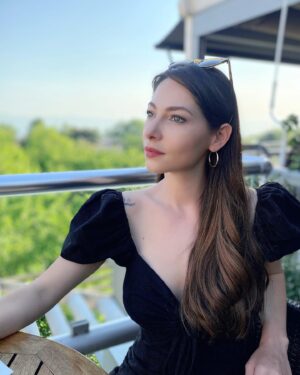 Berna Üçkaleler Instagram - Gelecek güzel günlere🍀
