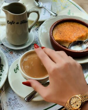 Berna Üçkaleler Instagram - ☕️⌚️🍮✨