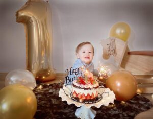Berna Üçkaleler Instagram - Ben anne olduğuma hala inanamazken,Leo 1 yaşına geldi. İyi ki doğmuş benim bebeğim. Tüm hayatının sağlıklı ve mutlu geçmesi dileğiyle🎂

#birthday #happybirthday #happybaby #baby #babyboy #leoarda #happykids #oneyearold #12monthsold #justbaby