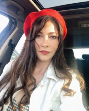 Berna Üçkaleler Instagram - Yaz gelmeden şu postu atayım,hikayedeyken pek sevilmişti, burda da dursun 💋💄

.
.
.
#red #redhead #redlips #hairstyle #me #bernaüçkaleler #fashion #fashionstyle #❤️