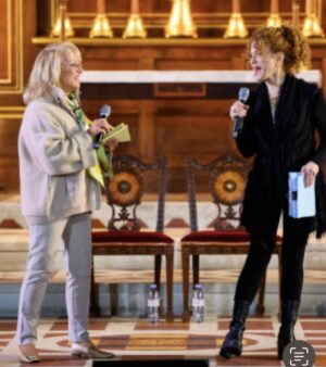Bernadette Peters Instagram - Elaine Paige and I had a Barking good time at the first live in person West End Woofs!! In Convent Garden St Paul’s the actors church. Let the adoptions begin🐾🐶🐾🐾😻🐾🐕‍🦺🐕‍🦺