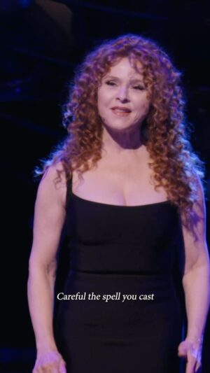 Bernadette Peters Instagram - Counting down the days until @officialbernadettepeters RETURNS to sing on a West End stage again. 💙 #SondheimOldFriends

🎟️ sondheimoldfriends.com 🎟️