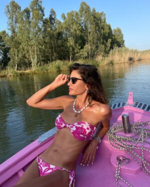 Berrak Tüzünataç Instagram - Cups 🎣 

📸 : @melikeagar 🫶🏼🌹🫶🏼