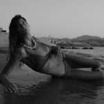Berrak Tüzünataç Instagram - Pirelli calendar diye ben… 📸: @umuteker 🤍💫