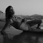 Berrak Tüzünataç Instagram - Pirelli calendar diye ben… 📸: @umuteker 🤍💫