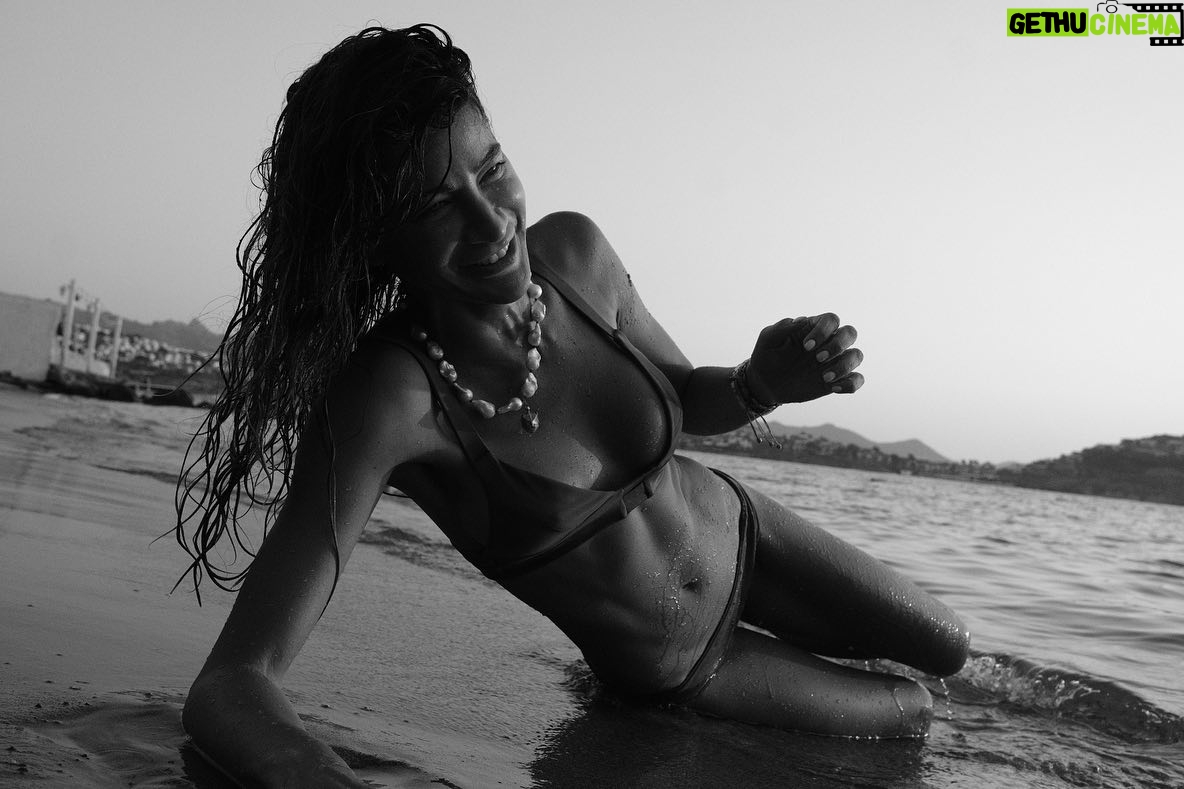 Berrak Tüzünataç Instagram - Pirelli calendar diye ben… 📸: @umuteker 🤍💫