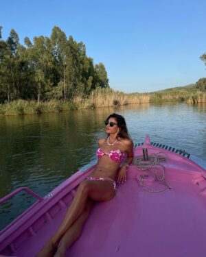 Berrak Tüzünataç Instagram - Cups 🎣 

📸 : @melikeagar 🫶🏼🌹🫶🏼