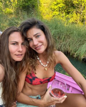 Berrak Tüzünataç Instagram - 🐒🌊🌳