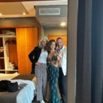 Berta Castañé Instagram - Muy contenta del día que pasamos en el @festval_oficial presentando #TodosMienten2 🤍✨🕊️ Y el mejor equipo detrás: MUAH @mr.davidlopez x @chanel.beauty Style @paola_barrachina