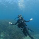 Berta Castañé Instagram - aprendiendo a volar bajo el agua🩵