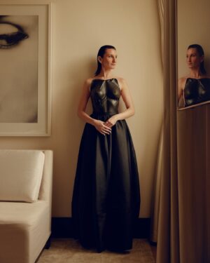 Bessie Carter Instagram - Bridgerton Series 3 World Premiere 🦋

Captured by @davidurbanke 

Earrings & cuff by @aariya_diamonds 

Breastplate by @cameronhancock.studio 

Skirt by @halfpennylondon 

Shoes by @louboutinworld 

Hair by @christiaan.vanbremen 

Make up by @akikoowada 

Nails by @jessyoungnails 

Styled by @styledbysrh 

PR by @pinnaclepruk 

@bridgertonnetflix @shondaland @netflix