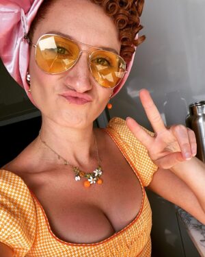 Bessie Carter Instagram - The Sunglass Saga.

Ft wholesome reality pic