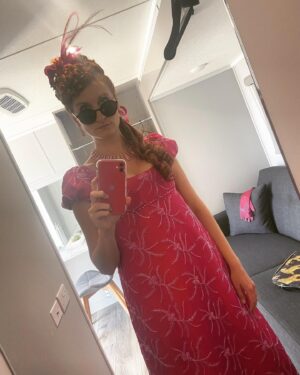 Bessie Carter Instagram - The Sunglass Saga.

Ft wholesome reality pic