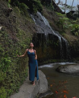 Beste Kökdemir Instagram - 1. Yaz gelsin
2. Hep yemek yiyimm ve hiç kilo almiiim 
🙏🏻