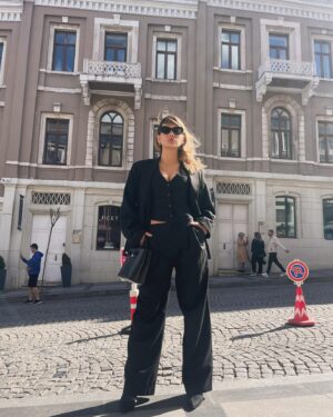 Beste Kökdemir Instagram - Photo by @ferizectn 🌹
Run this town
#reklam