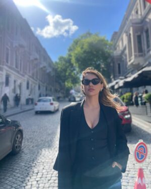 Beste Kökdemir Instagram - Photo by @ferizectn 🌹
Run this town
#reklam