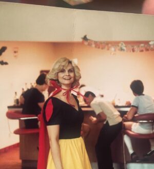 Beth Dover Instagram - Happy Birthday to my Mom. The Snow White of my heart. Love you Mom! 💗