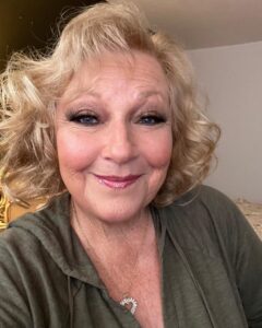 Actress Beth Maitland HD Instagram Photos and Wallpapers June 2023