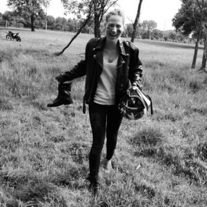 Beth Riesgraf Instagram - lost m'boot.