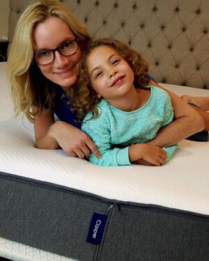 Beth Littleford Instagram - Thanks @casper for the delicious mattress! #Dreamy