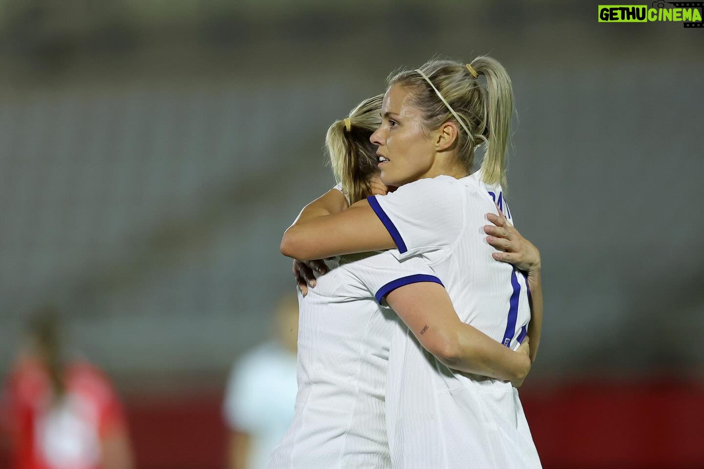 Beth Mead Instagram - 𝙇𝙤𝙫𝙚𝙡𝙮 𝙨𝙩𝙖𝙧𝙩 𝙩𝙤 2024 𝙬𝙞𝙩𝙝 𝙩𝙝𝙚 @lionesses 🦁