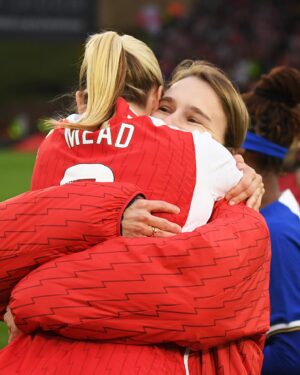Beth Mead Instagram - Vivi thank you for all you have done, Arsenal won’t be the same without you. 😞 A record breaker, a baller, the goat, the ultimate goal scorer, the list could go on. I’m very honoured & privileged to have played 7 amazing years as your team mate and watch you shine on the daily, which I know you’ll continue to do and shine even brighter. You’ll be missed massively but thank you again for what you have done for this club, LEGEND. We love you 🥹❤️

@viviannemiedema