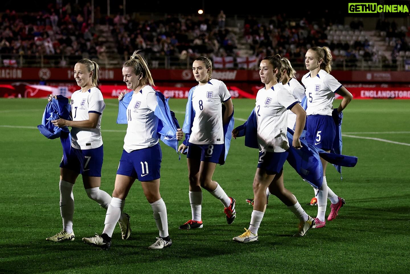 Beth Mead Instagram - 𝙇𝙤𝙫𝙚𝙡𝙮 𝙨𝙩𝙖𝙧𝙩 𝙩𝙤 2024 𝙬𝙞𝙩𝙝 𝙩𝙝𝙚 @lionesses 🦁