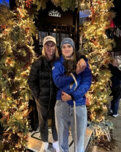 Beth Mead Instagram - 𝗠𝗲𝗿𝗿𝘆 𝗖𝗵𝗿𝗶𝘀𝘁𝗺𝗮𝘀 𝗳𝗿𝗼𝗺 𝘁𝗵𝗲 𝗠𝗲𝗮𝗱𝗲𝗺𝗮’𝘀 🎄🎅🏼❤️