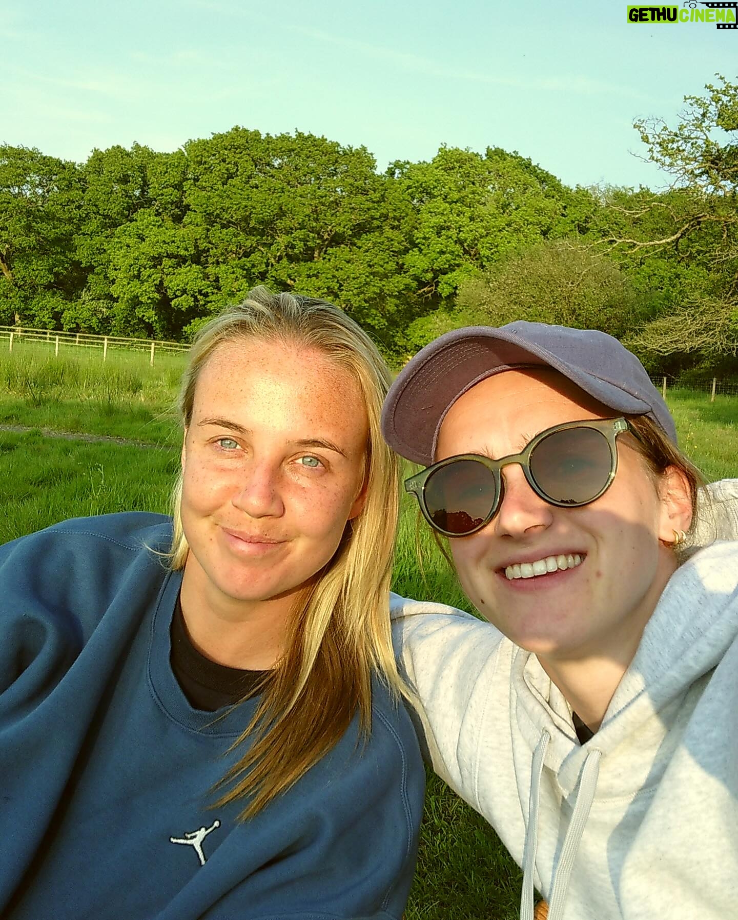Beth Mead Instagram - The best weekend away with our little family 🐾 ☀️ ❤️