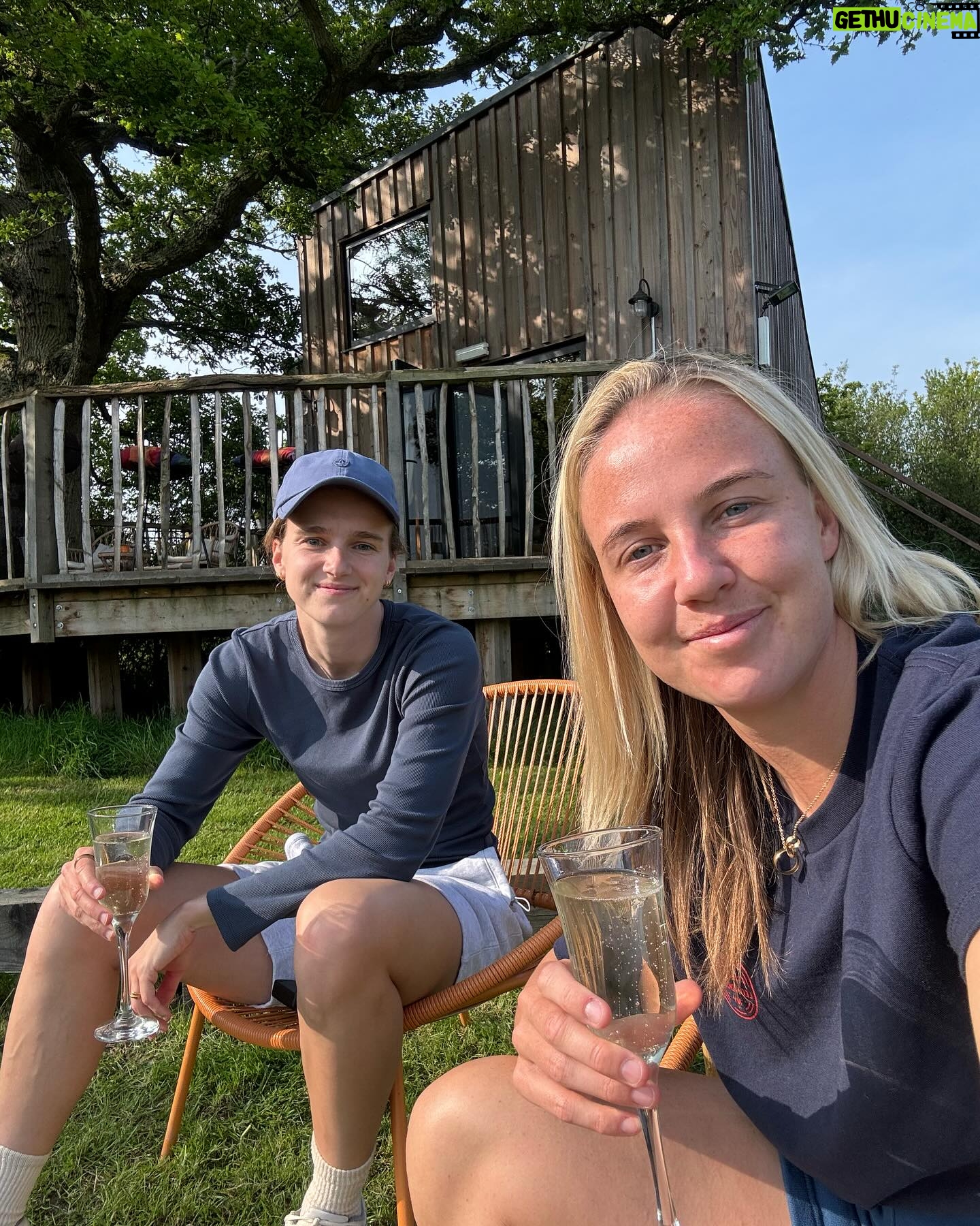 Beth Mead Instagram - The best weekend away with our little family 🐾 ☀️ ❤️