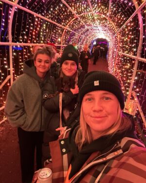 Beth Mead Instagram - Thought we captured the perfect photo to start the dump 😏 😂
