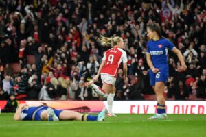 Beth Mead Instagram - LONDON IS RED ❤️ 

Record crowd, our fans are incredible 👏🏼 @arsenalwfc